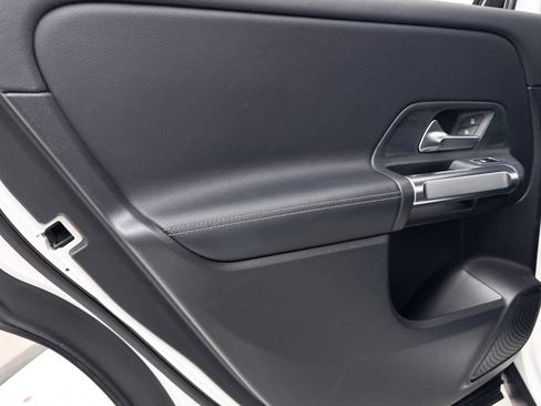 Used 2021 Mercedes-Benz GLB 250 image 29