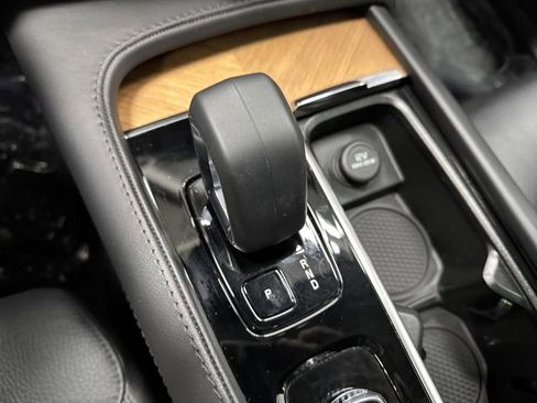 Used 2024 Volvo XC90 B5 Plus image 23