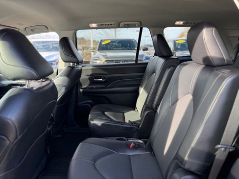 Used 2024 Toyota Grand Highlander XLE image 4