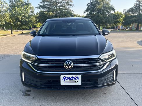 Used 2022 Volkswagen Jetta SEL FWD image 3