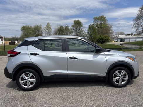Used 2020 Nissan Kicks S FWD image 2
