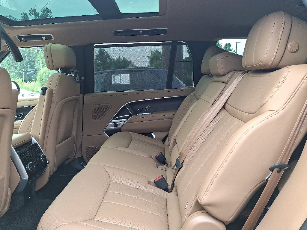 New 2026 Land Rover Range Rover Long Wheelbase SE AWD/4WD image 6