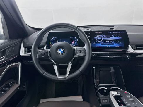 Used 2025 BMW X1 xDrive28i AWD/4WD image 15