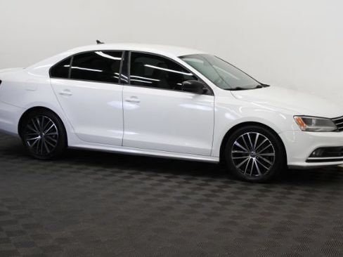 Used 2016 Volkswagen Jetta Sport FWD image 4