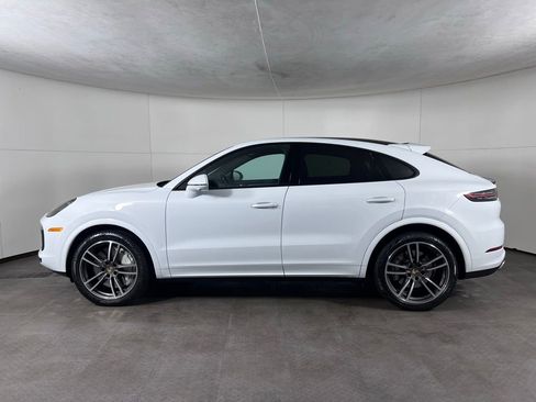 Used 2023 Porsche Cayenne Turbo AWD/4WD image 2