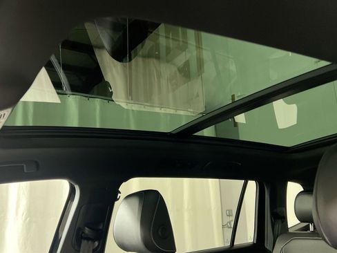 Used 2024 Volkswagen Tiguan SE R-Line image 24