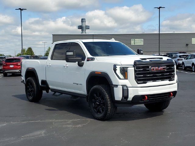 Used 2024 GMC Sierra 2500 AT4 AWD/4WD image 2