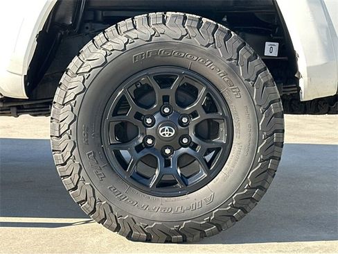 Used 2021 Toyota Tacoma SR5 image 39