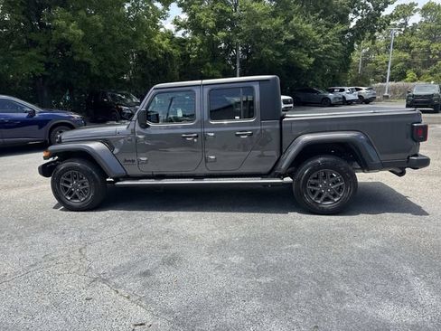Used 2024 Jeep Gladiator Sport AWD/4WD image 8
