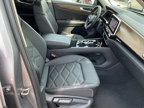 Used 2025 Volkswagen Atlas SE AWD/4WD image 24