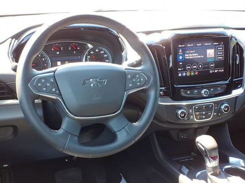Used 2022 Chevrolet Traverse RS FWD image 15