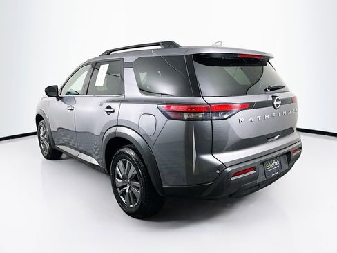Used 2025 Nissan Pathfinder SV image 5