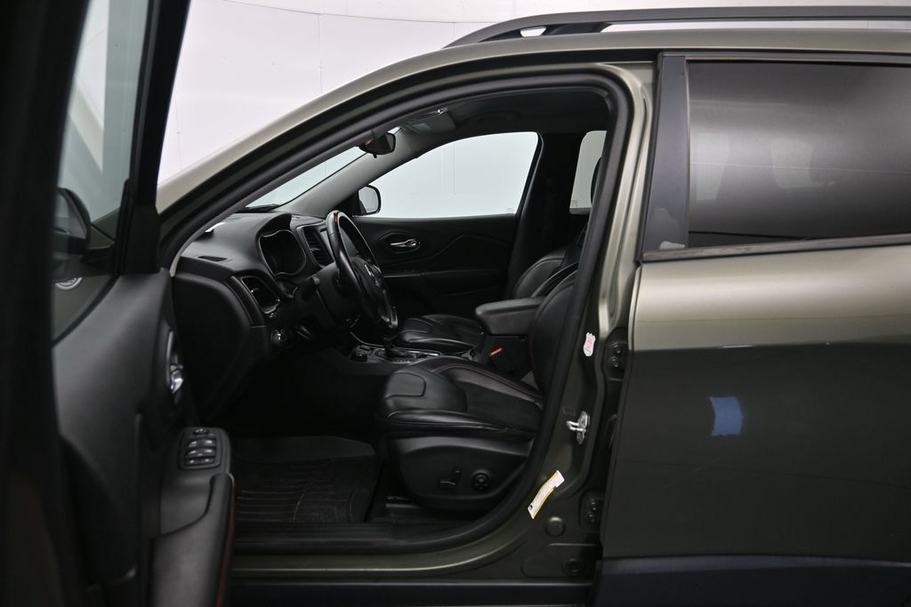 Used 2020 Jeep Cherokee Trailhawk w/ Cold Weather Group AWD/4WD image 20