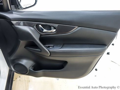 Used 2018 Nissan Rogue S AWD/4WD image 27
