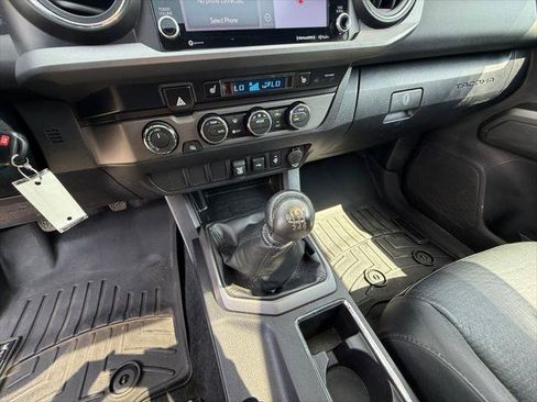 Certified 2022 Toyota Tacoma TRD Off-Road w/ TRD Premium Off Road Package AWD/4WD image 11
