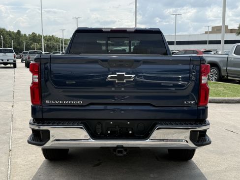 Used 2022 Chevrolet Silverado 1500 LTZ w/ LTZ Convenience Package II RWD image 6