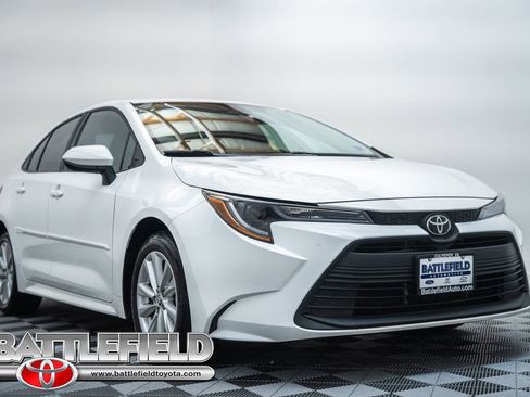 Used 2024 Toyota Corolla LE w/ LE Convenience Package FWD image 1