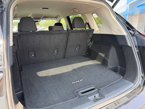 Used 2025 Nissan Rogue SV AWD/4WD image 10