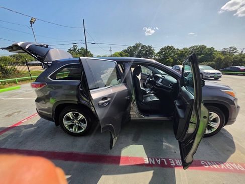 Used 2014 Toyota Highlander Limited Platinum AWD/4WD image 34