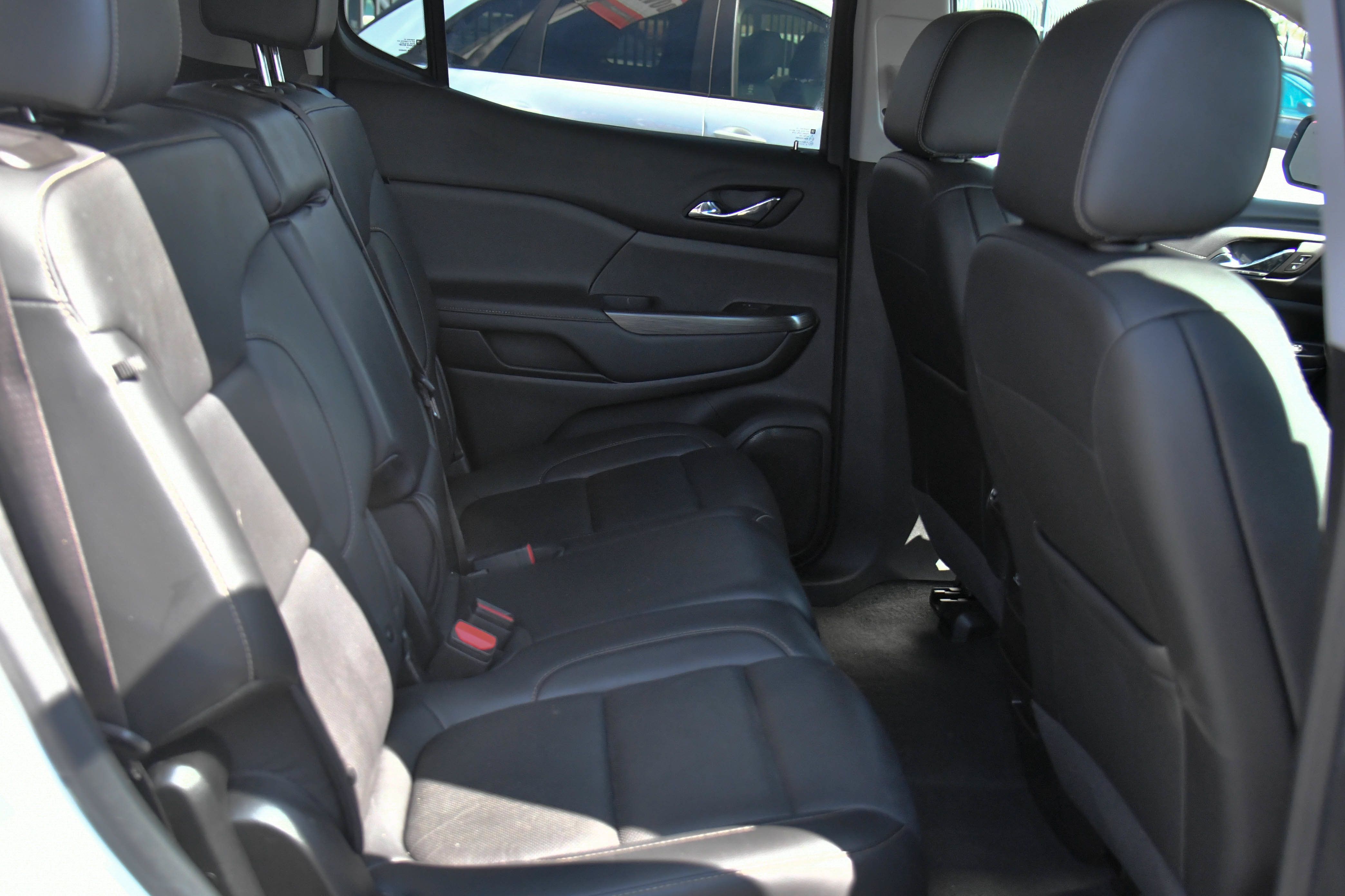 Used 2023 GMC Acadia SLT FWD image 45