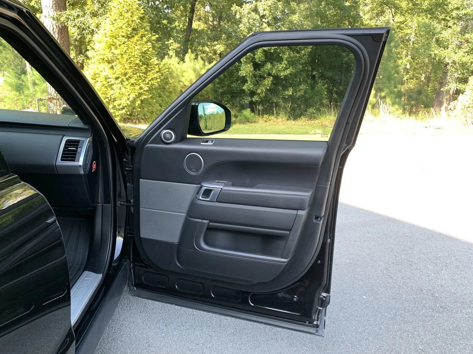 Used 2019 Land Rover Range Rover Sport Supercharged AWD/4WD image 30