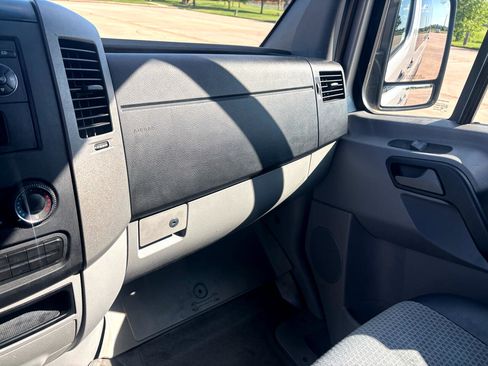 Used 2007 Dodge Sprinter 2500 w/ Cooling Group image 22