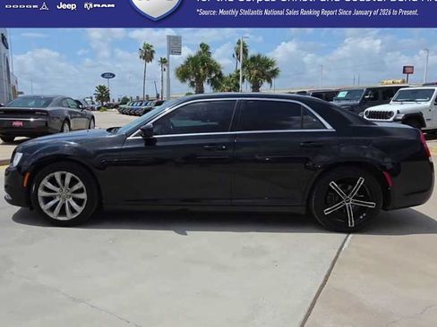 Used 2019 Chrysler 300 Touring L w/ Quick Order Package 22F RWD image 5