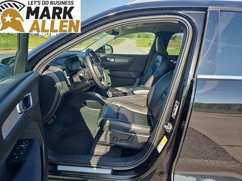 Used 2023 Volvo XC40 B5 Plus AWD/4WD image 18