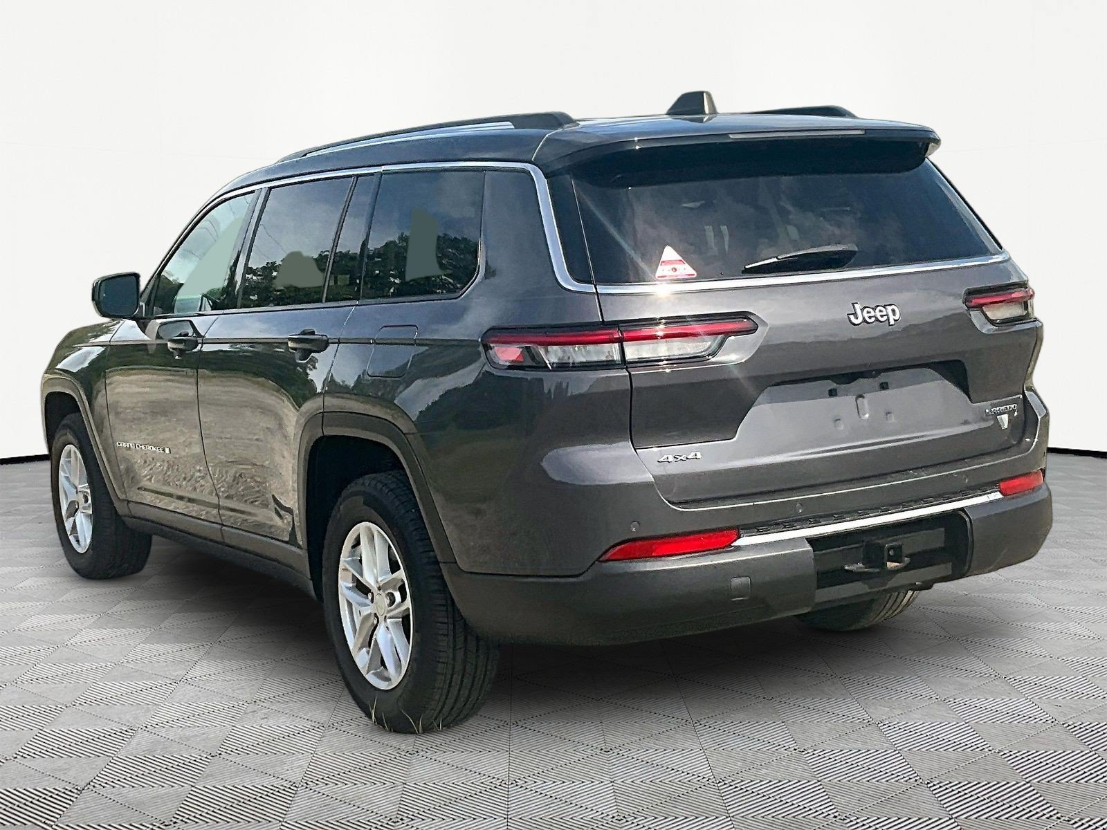 Used 2024 Jeep Grand Cherokee L Laredo AWD/4WD image 4