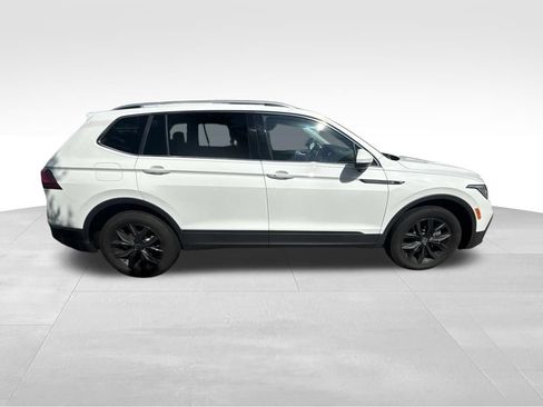 Used 2024 Volkswagen Tiguan SE AWD/4WD image 8
