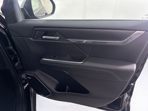 Used 2025 GMC Acadia Elevation image 32