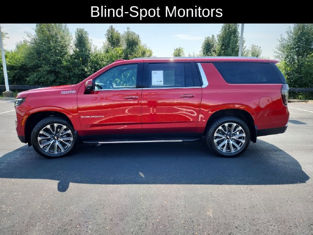 Used 2025 Chevrolet Suburban High Country AWD/4WD image 4