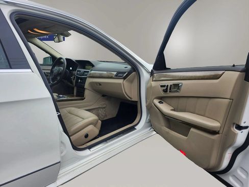Used 2011 Mercedes-Benz E 550 Sedan image 22