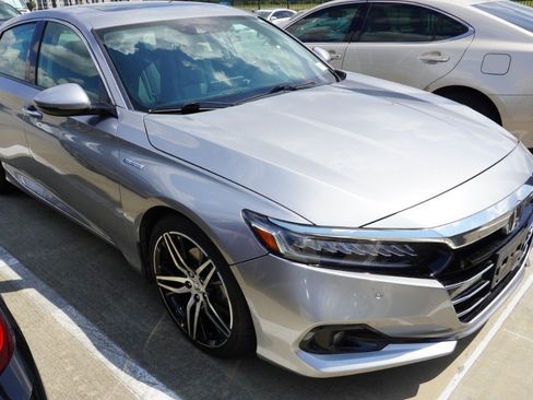 Used 2021 Honda Accord Touring image 3