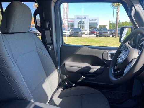 New 2026 Jeep Gladiator Willys image 13