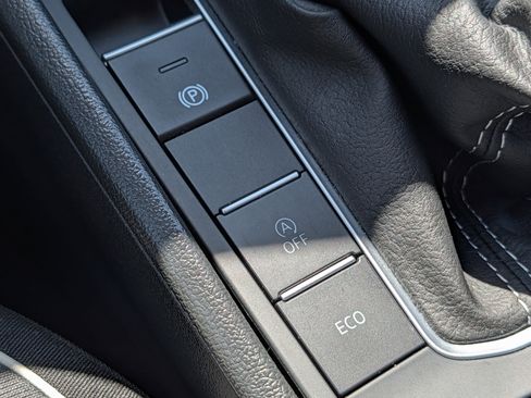 Certified 2025 Volkswagen Jetta Sport FWD image 29