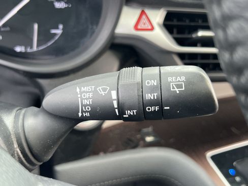Used 2023 Toyota Sienna XLE FWD image 34
