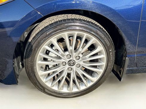 Used 2021 Toyota Avalon Limited image 41