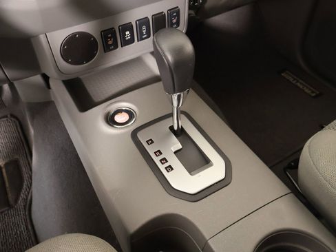 Used 2021 Nissan Frontier SV w/ Midnight Edition Floor Mats image 8