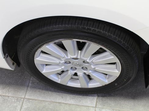 Used 2017 Toyota Sienna XLE w/ XLE Navigation Package AWD/4WD image 35