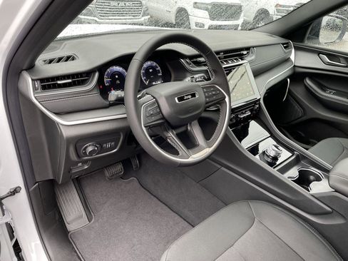 New 2025 Jeep Grand Cherokee Laredo X image 13