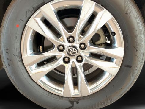 Certified 2025 Toyota Sienna Limited AWD/4WD image 37