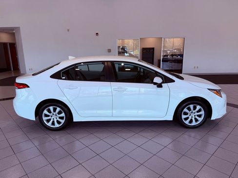 Used 2022 Toyota Corolla LE image 12