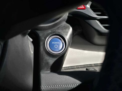 Used 2021 Toyota Sienna Limited image 29