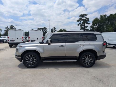 Used 2024 Lexus GX 550 w/ Accessory Package (Z1) AWD/4WD image 9