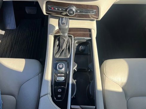 Used 2019 Volvo XC90 T6 Momentum w/ Advanced Package image 28