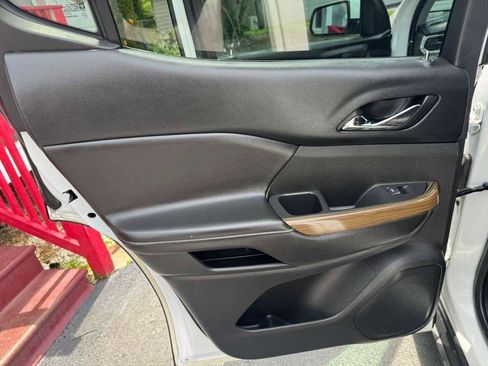 Used 2018 GMC Acadia SLE FWD image 24