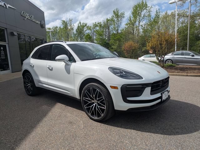 Used 2025 Porsche Macan AWD/4WD image 9