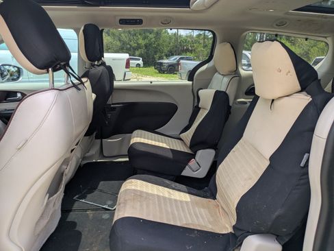 Used 2019 Chrysler Pacifica Limited FWD image 11