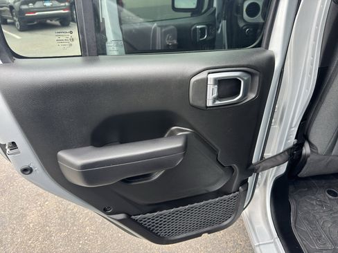 Used 2024 Jeep Wrangler Sport S image 16